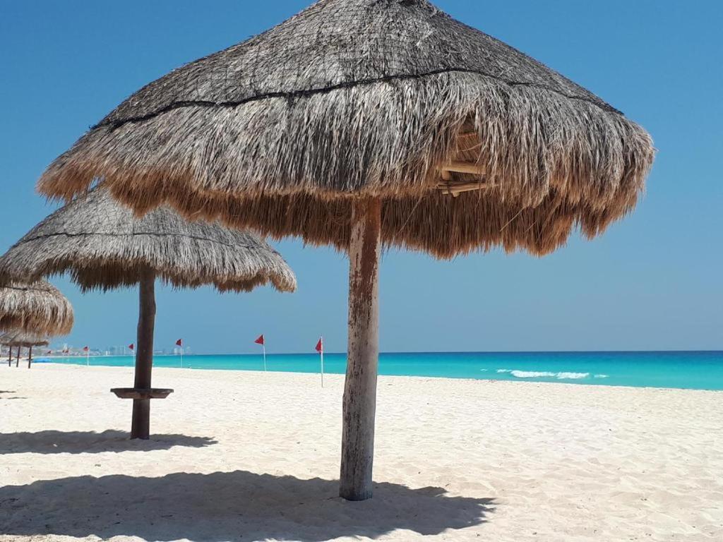 Departamentos Al Lado Del Mar En Zona Hotelera Cancun Bagian luar foto